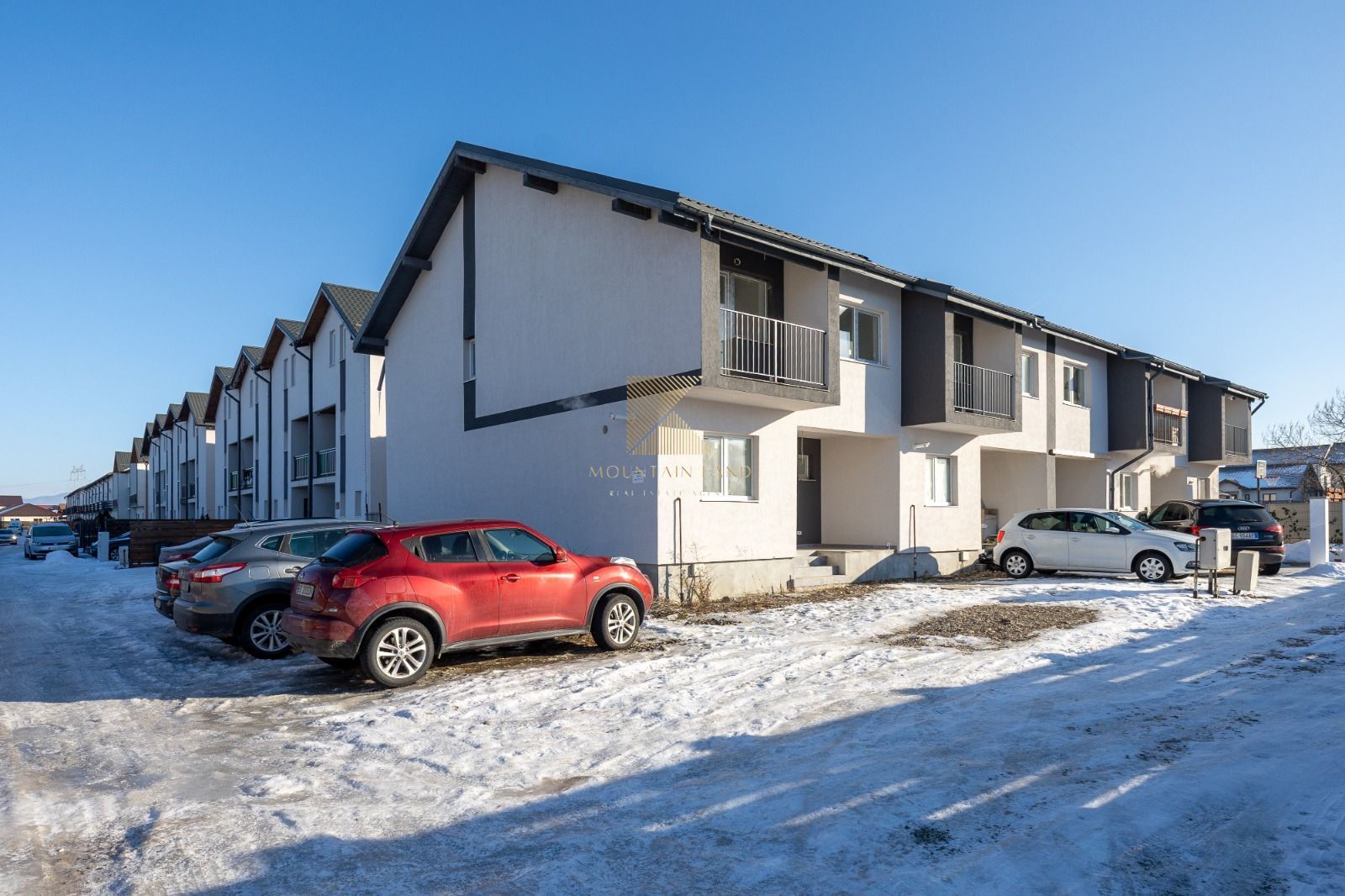 Casă modernă cu curte privată, aproape de Brașov – Cartierul Izvor - Poză 18