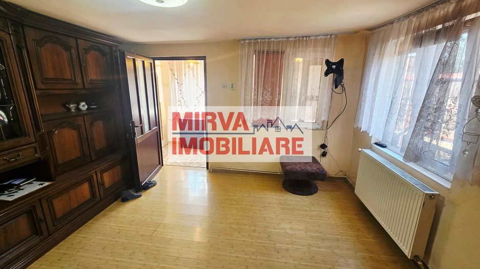 🏡 Casă spațioasă cu 9 camere în Strejnicu – pentru locuință, birouri - Poză 36