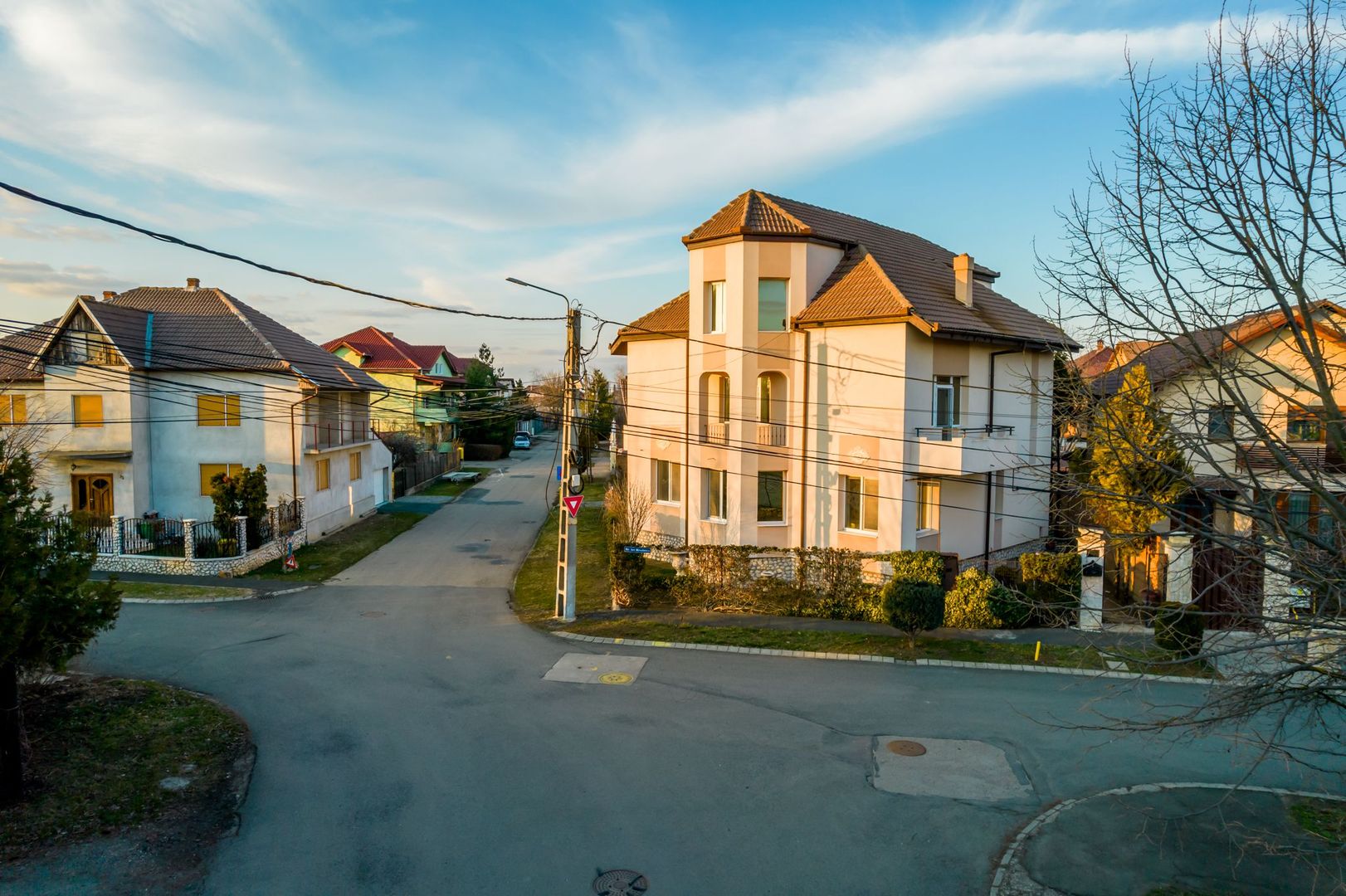 Casă  în Grădiște. Zonă foarte liniștită. - Poză 2