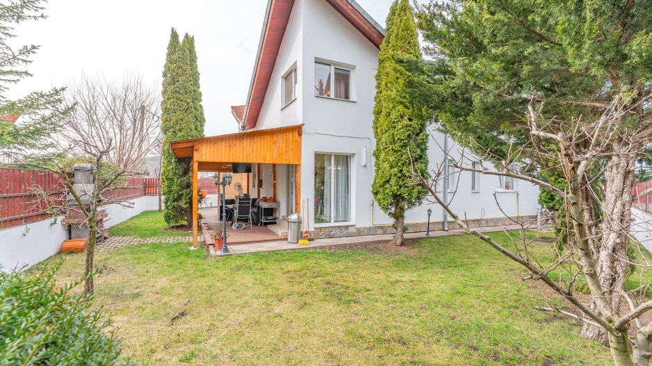 Casă spațioasă pentru familie în Hărman: 5 camere, 670 mp teren - Poză 2