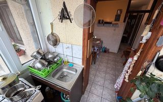 Decomandat. La 2 pasi de Shopping City. 2 bai - Poză 6