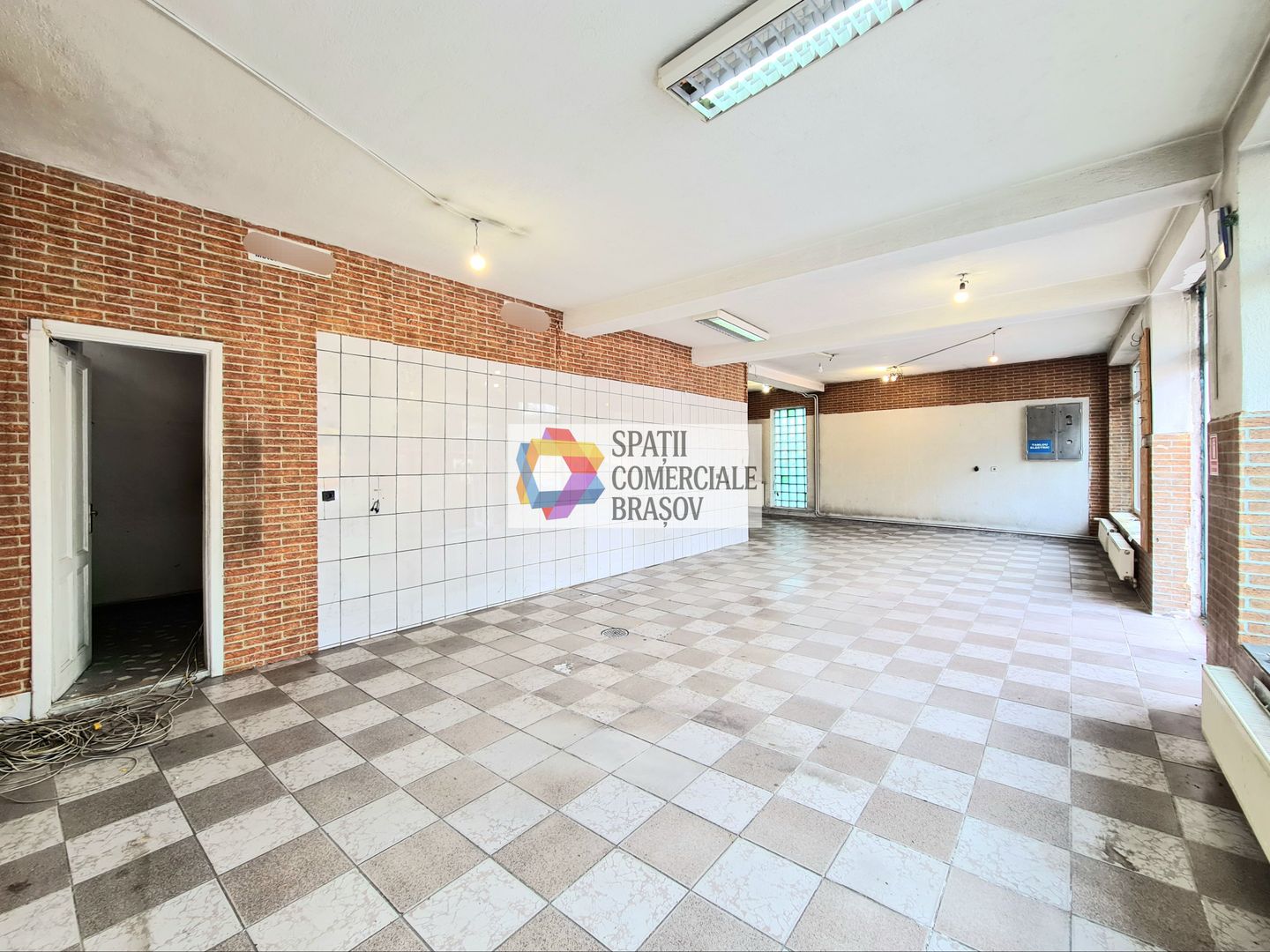 Spatiu comercial de închiriat cu 380 w Brasov - 150 mp # plus-imo.ro - Poză 3