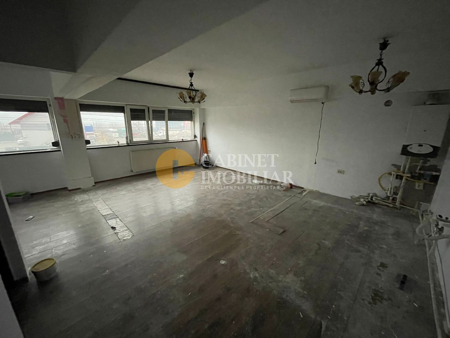 Spatiu Comercial 100mp utili - LA BULEVARD - locuri de parcare - Poză 5