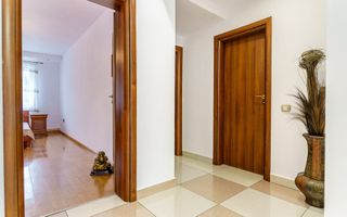 Apartament spațios cu 3 camere și garaj,  zona Bună Ziua - Poză 3