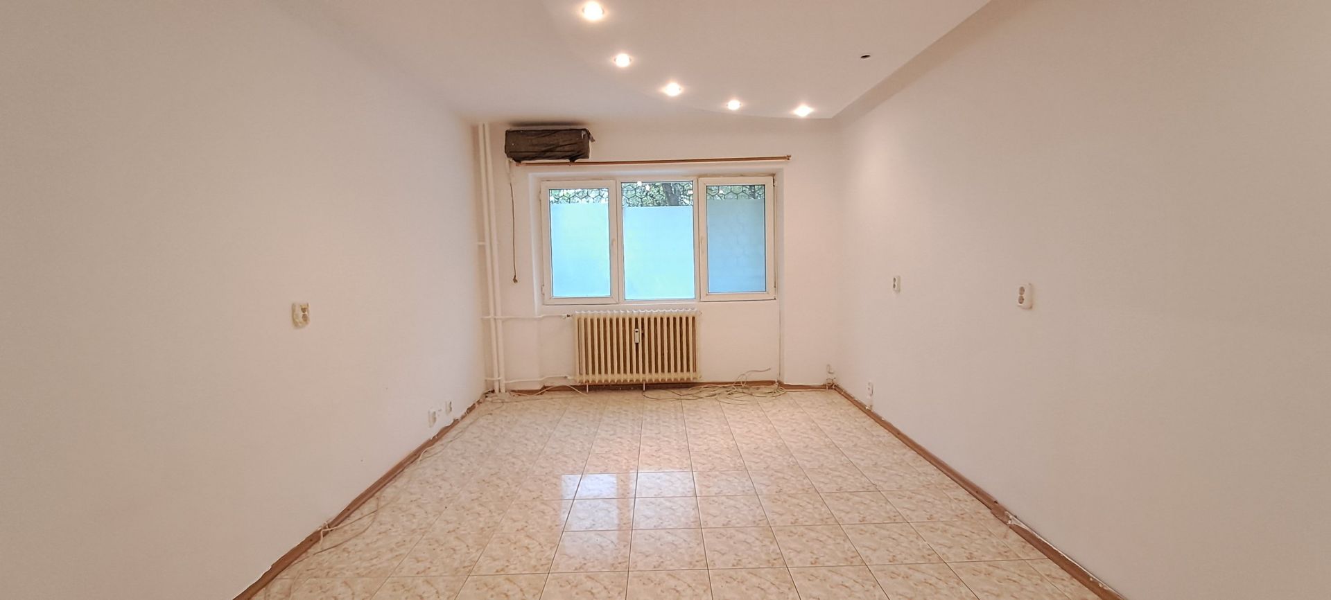 Apartament 3 camere Pantelimon, bloc reabilitat, statii stb si metrou - Poză 5