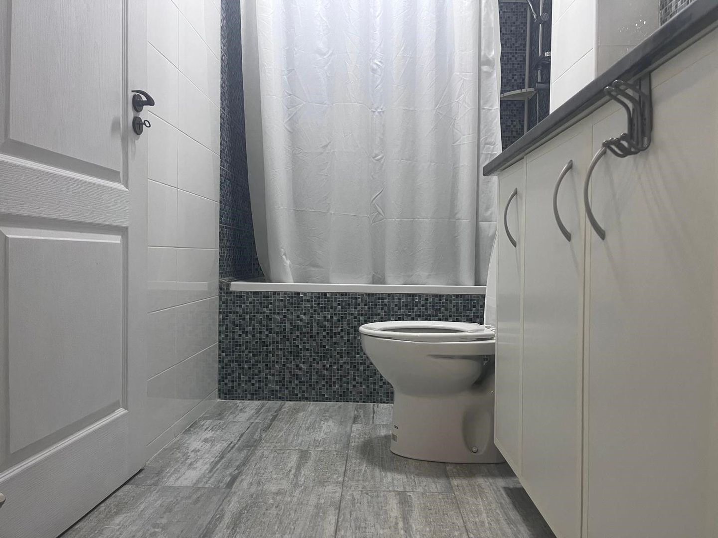 Decomandat! Inchiriere apartament cu 3 camere in Targoviste- micro 4! - Poză 8