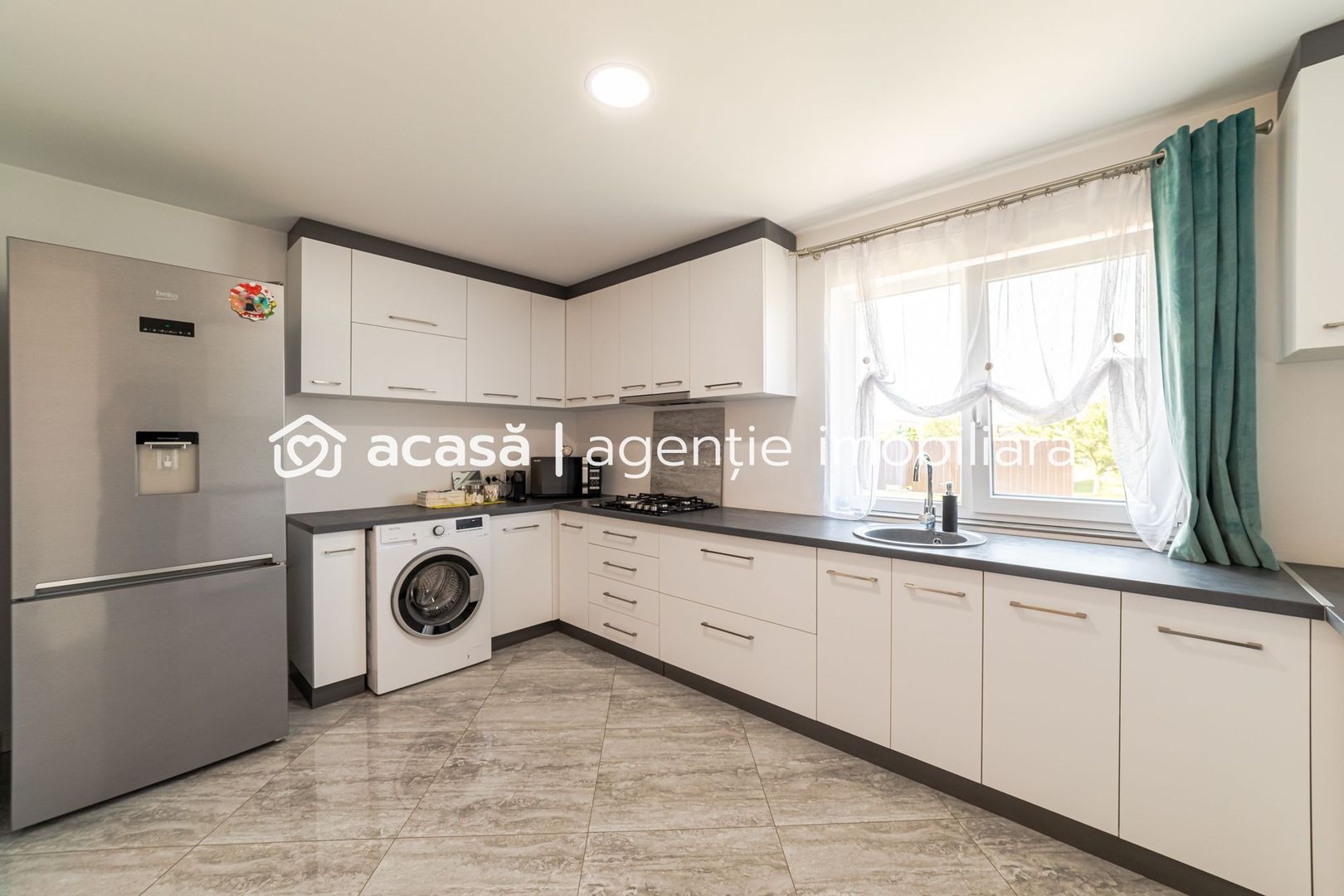 Nou! Casă frumoasă în Sâmbăteni - Poză 2