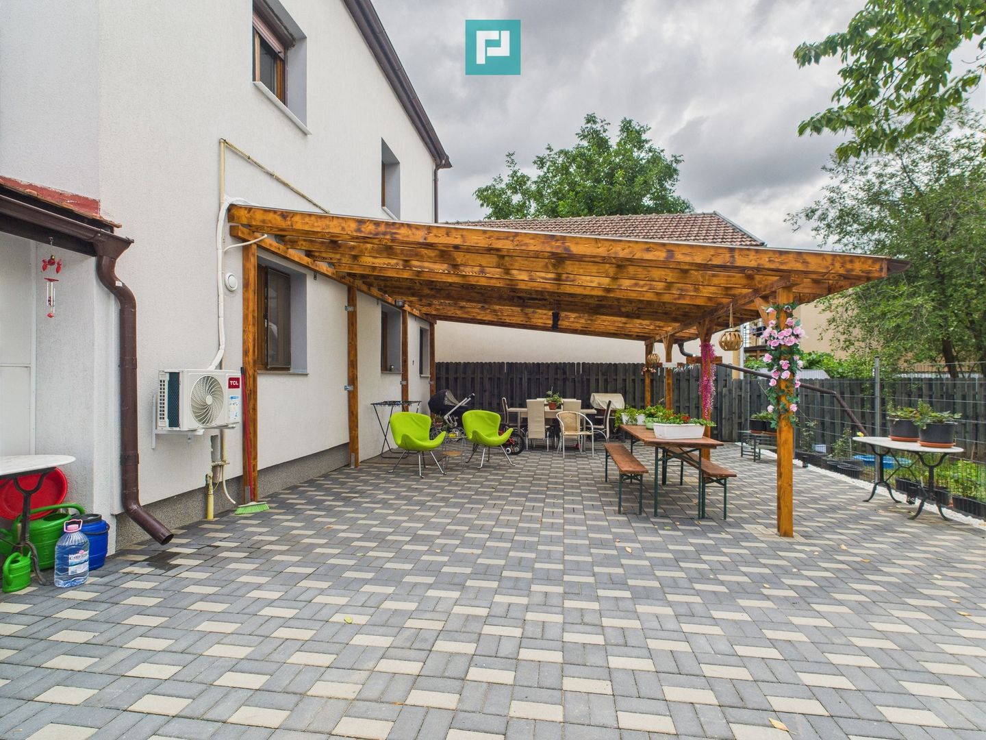 Vilă spațioasă cu 6 camere în Dumbrăvița - Poză 2