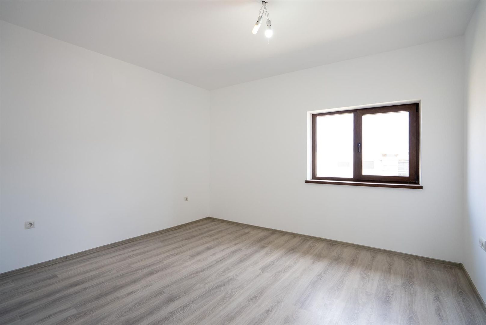 Casa la cheie Nojorid 3 dormitoare 2 bai - Poză 11