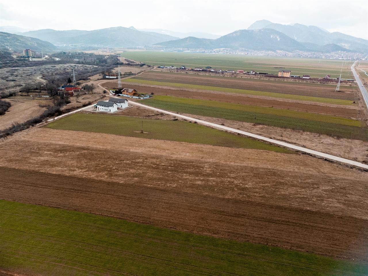Film Prezentare! 5.500 mp, intravilan, ideal constructii case, Tarlungeni,Brasov - Poză 5