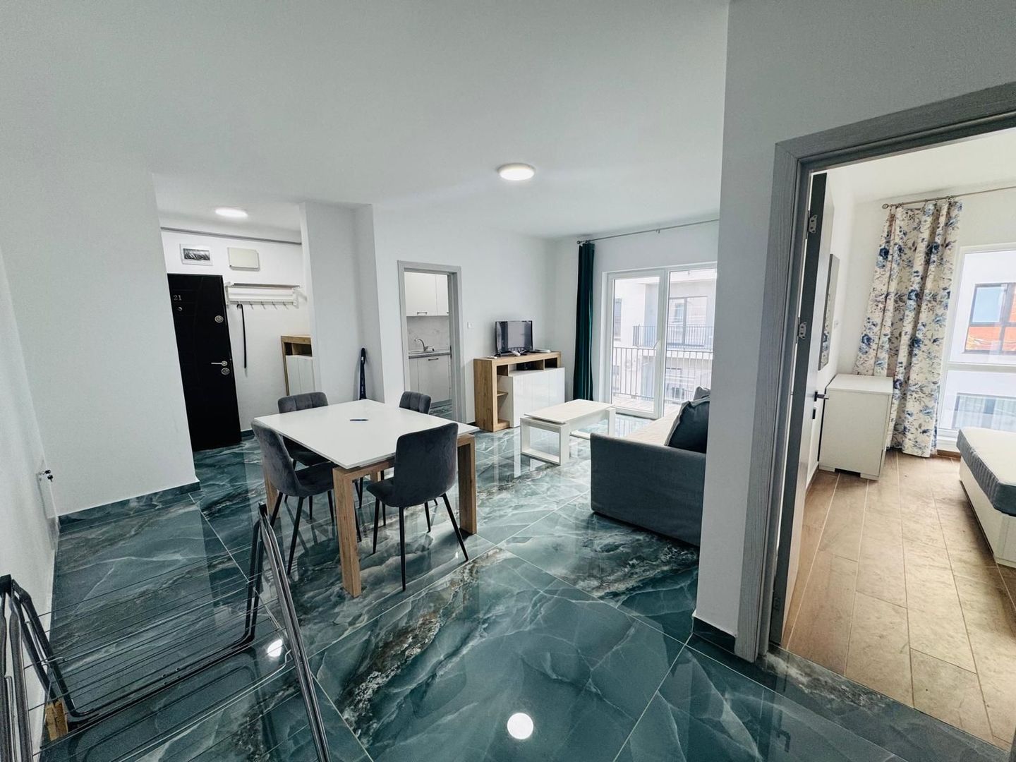 De inchiriat apartament nou, mobilat, 2 camere Gradiste Arad - Poză 1