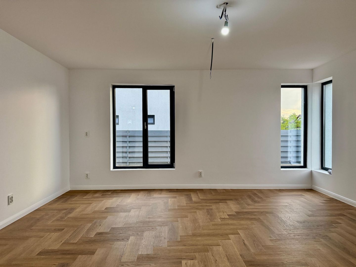 Eleganță, confort și liniște – Casă nouă în Balotești - Poză 8