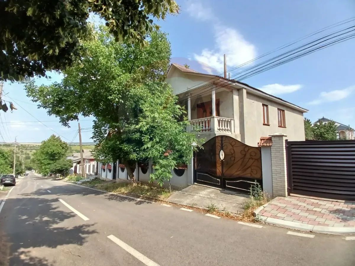 De Vinzare Casa în 2 nivele or. Orhei, - Poză 1