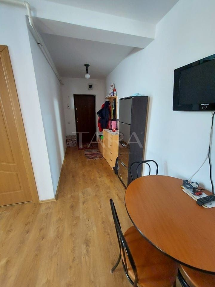 Apartament cu 3 camere și 2 locuri de parcare, zona Florilor. - Poză 1
