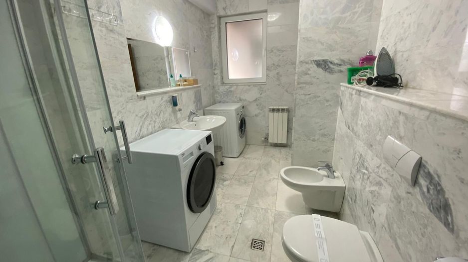 Apartament -220mp + terasa 200mp sector 4 Pasaj Marasesti an bloc 2000 - Poză 13