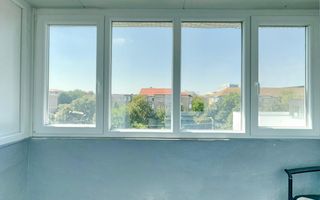 Apartament cu 3 camere de vânzare în zona Aradului - Poză 1