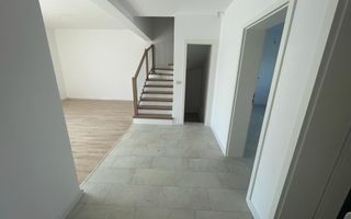 1/2 duplex Finalizat. Gradina amenajata. 3 dormitoare. - Poză 2