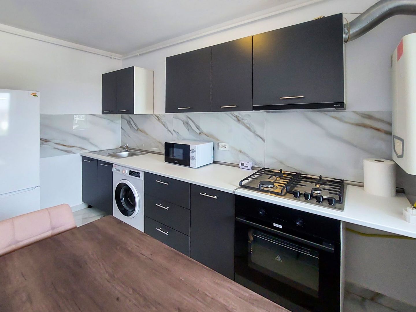 Studio 37 mp, nou mobilat, etaj 4, lift, situat langa Penny Market - Rezervelor - Poză 1