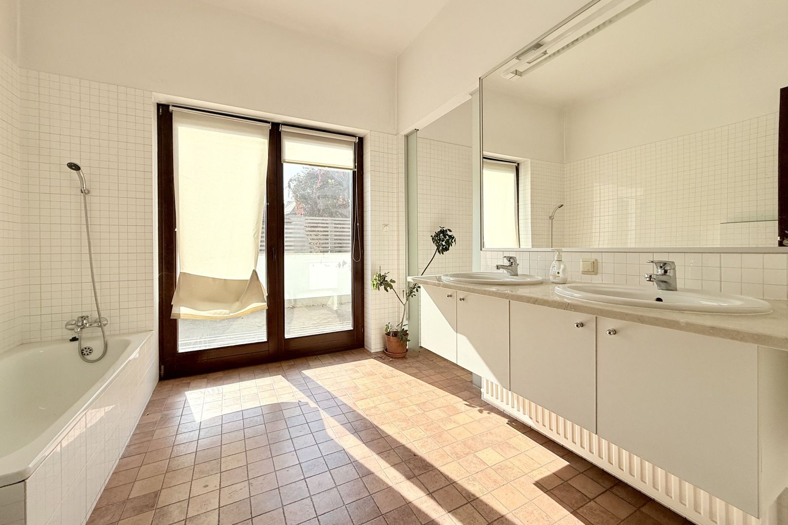 Vilă superbă | Cotroceni | 8 camere terasă și grădină - Poză 11