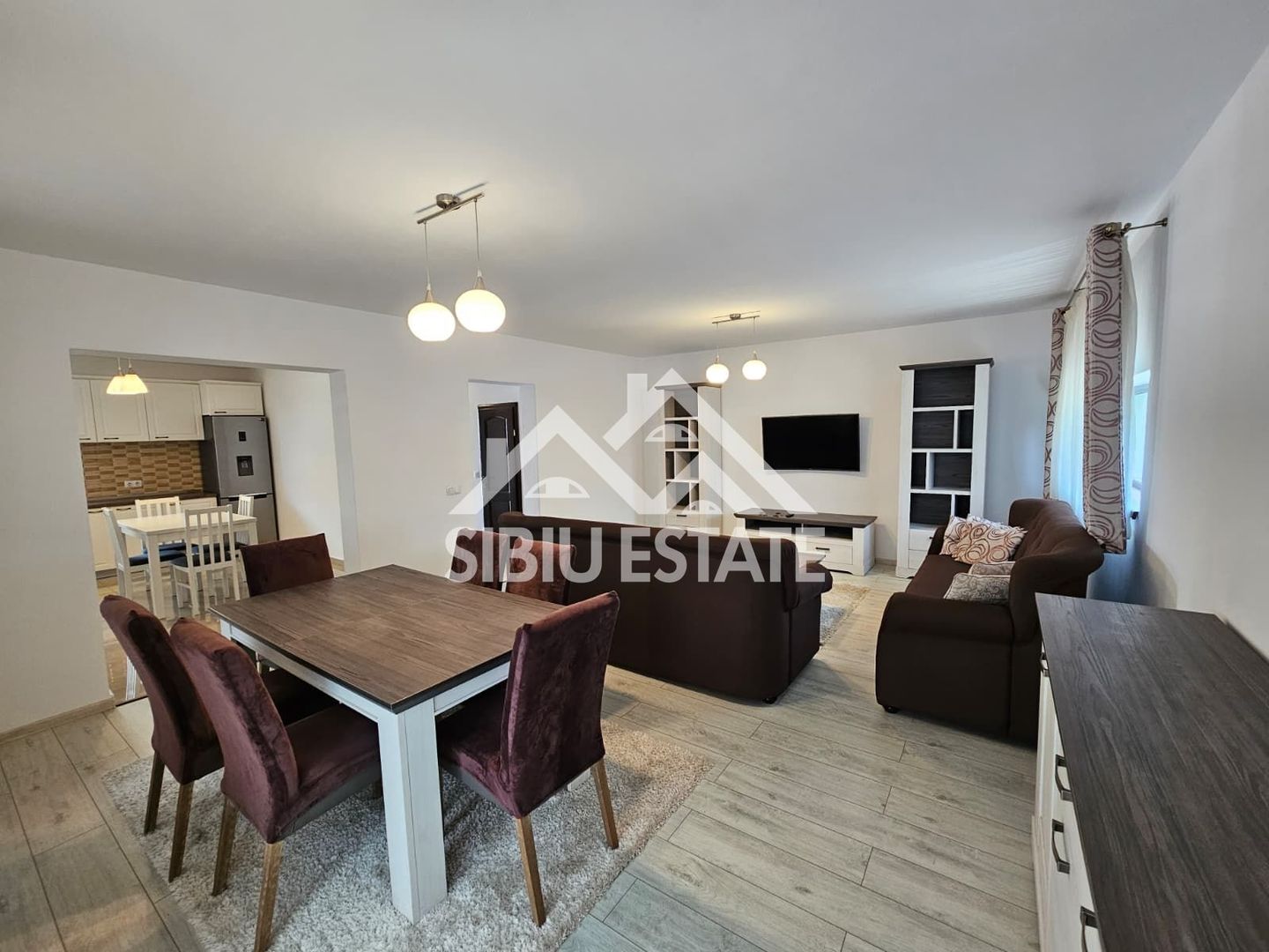 Casa mobilata 4 camere, 2 bai, curte si carport - Poză 2