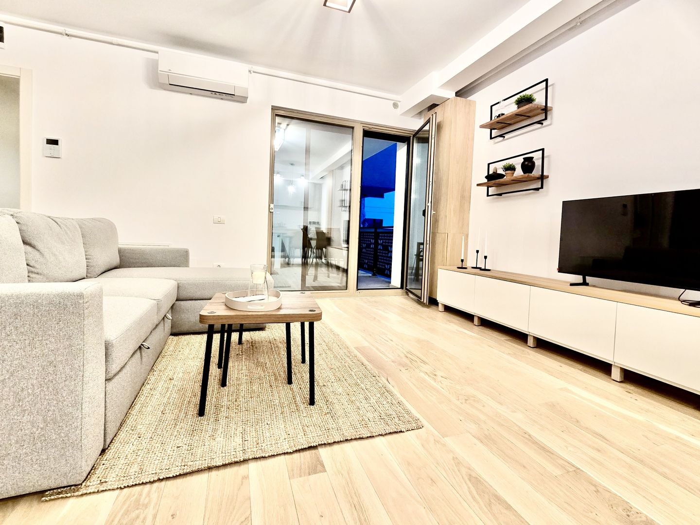 Apartament vibrant și primitor, prima închiriere, în Monarch Residence - Poză 6