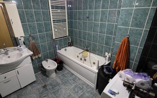 Casă spațioasă cu livadă generoasă și pod înalt, zona Borhanci - Poză 5