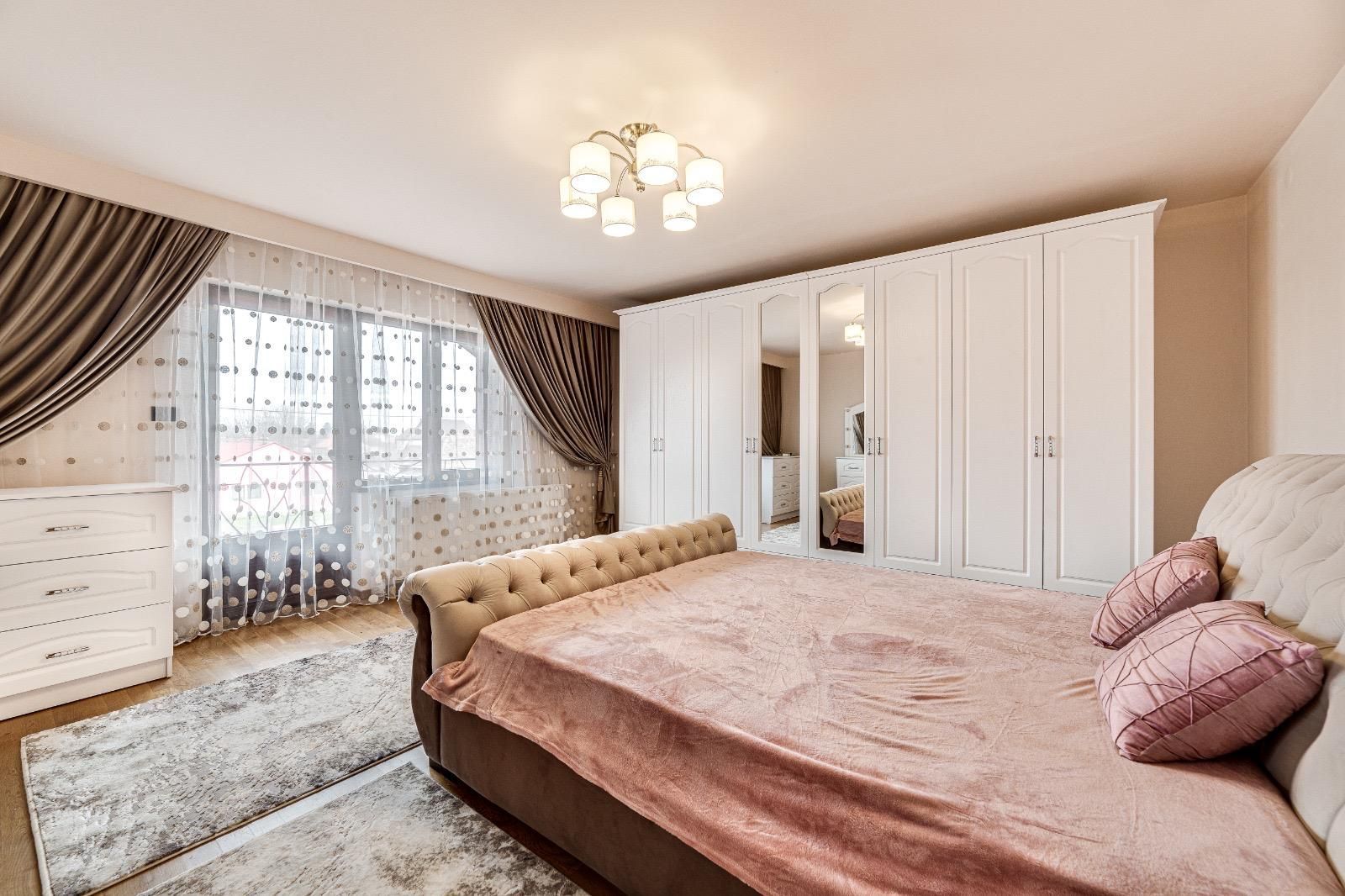 Vilă cu 7 camere de vânzare în zona Central - Poză 23