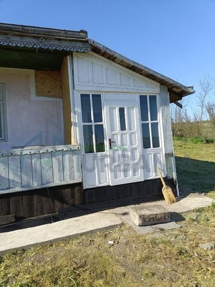 Casă renovată în stil tradițional, Romanesti, Iași – 3 camere, 50 mp utili, teren 3240 mp - Poză 2