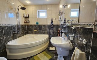 Casa 5 camere 3 bai garaj inchis si teren 700 mp utili in Lazaret - Poză 13