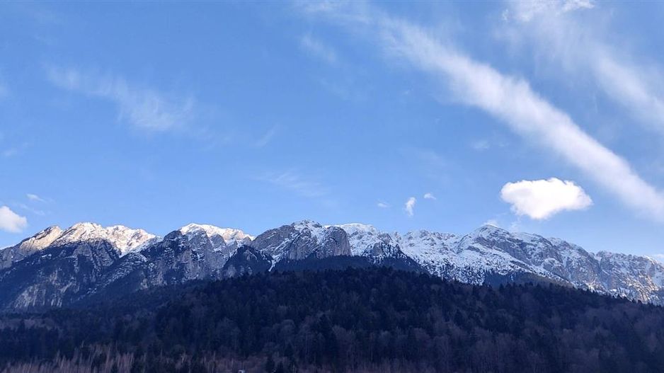 O noua poveste in fiecare zi,dezvaluita de pesiajul mirifc catre Piatra Craiului - Poză 4
