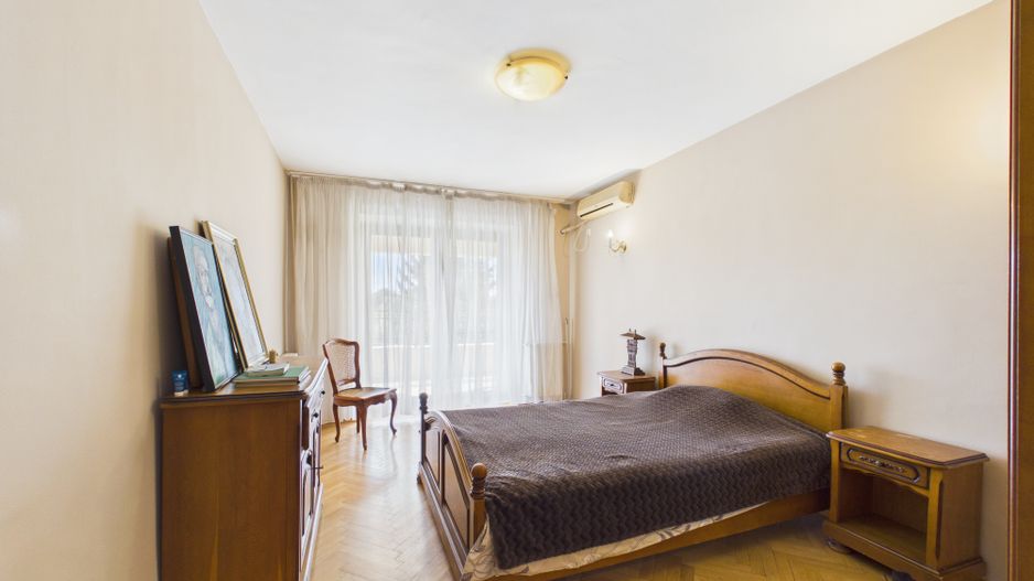 Vilă cu 8 camere de vânzare, piscina, livada, iesire la Balta Pasarea - Poză 19