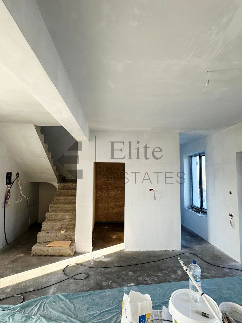 Casa pe deal de vanzare cu 5 camere - Poză 8