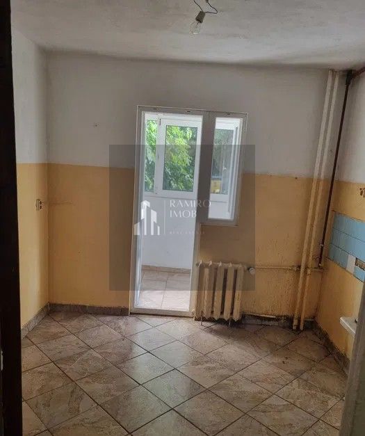 Apartament 3 camere 64 mp /boxa 4 mp| Titan | Parter | Bloc reabilitat - Poză 3