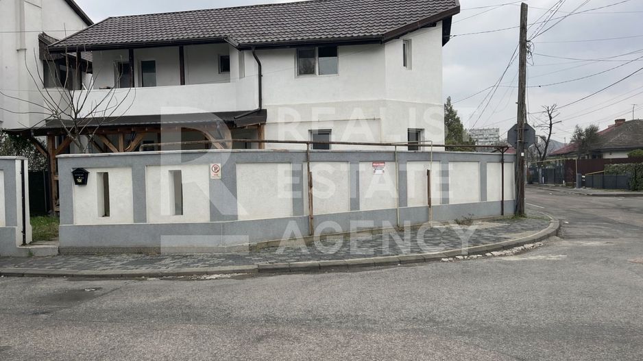 Casă în zonă centrală, Cantemir, Iași, pentru locuință sau buissnes - Poză 1