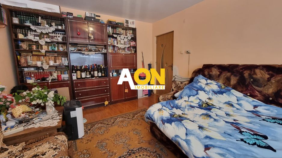 Apartament 2 camere, parter inalt Cetate - Poză 2