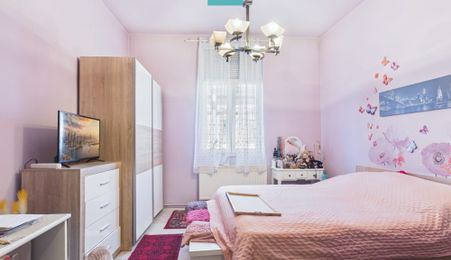 Apartament cu 2 camere, la casă, zona Drăgășani
