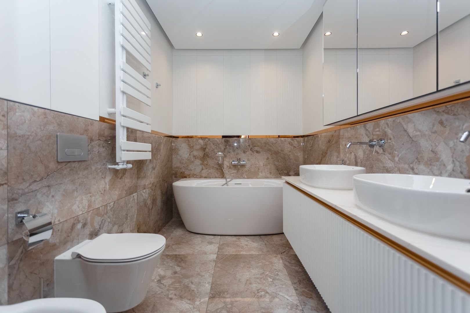 De închiriat apartament, 3 dormitoare + terasă, str. Teatrală 3, Centru. - Poză 16