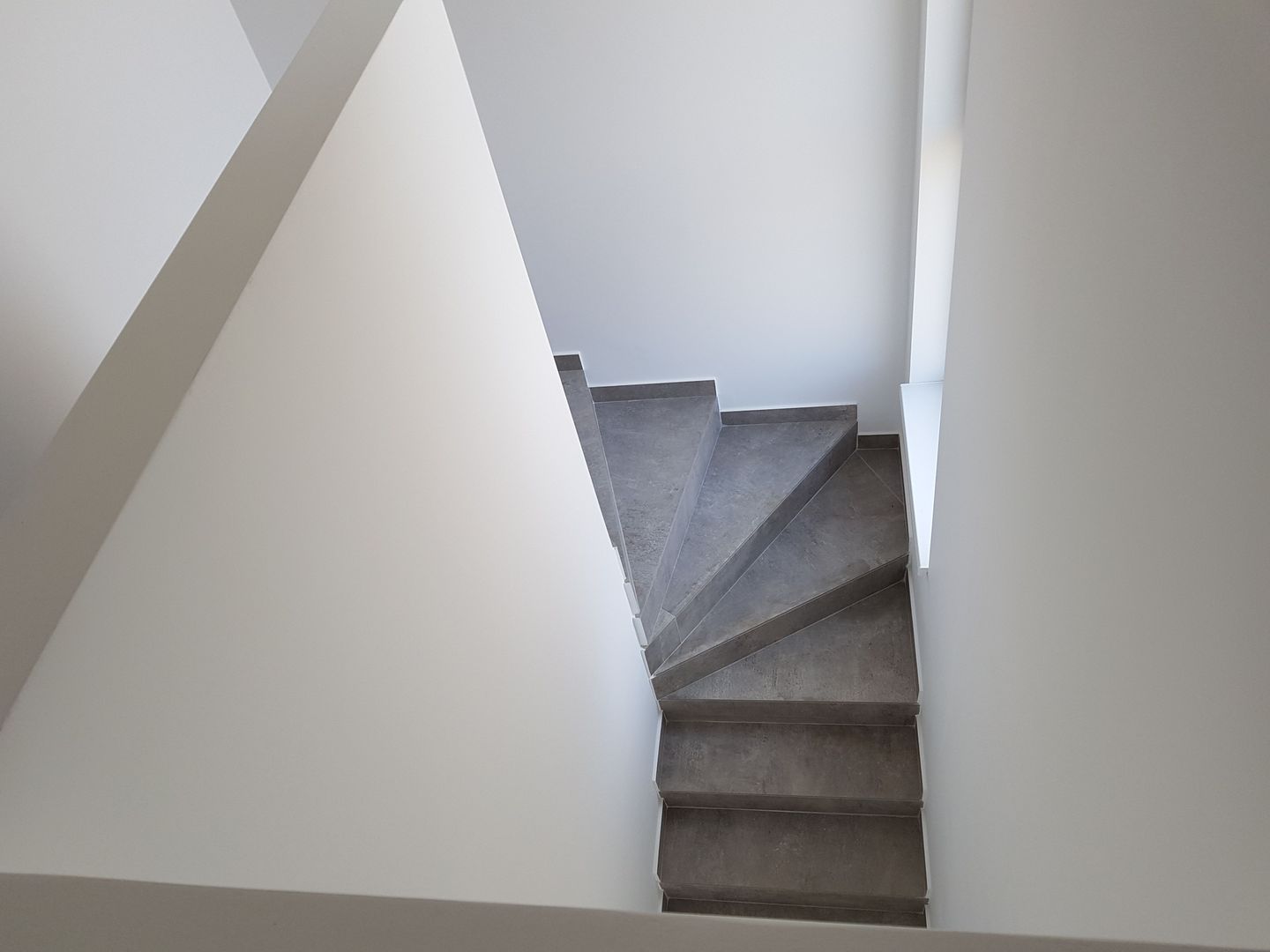 Locuinta cu 3 camere, curte si 2 locuri de parcare - Poză 10