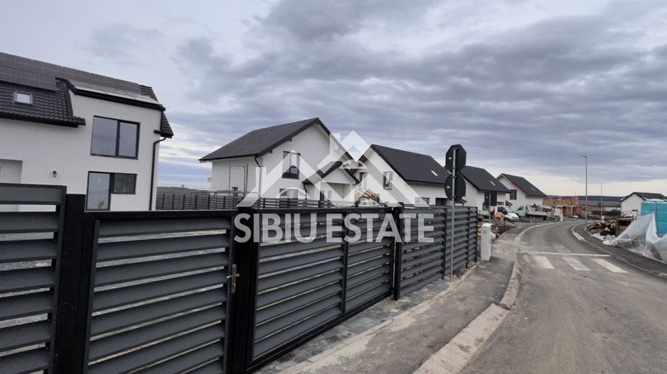 Casa PREMIUM | Carport | Pompa de Caldura DAIKIN | 441 mp teren - Poză 4