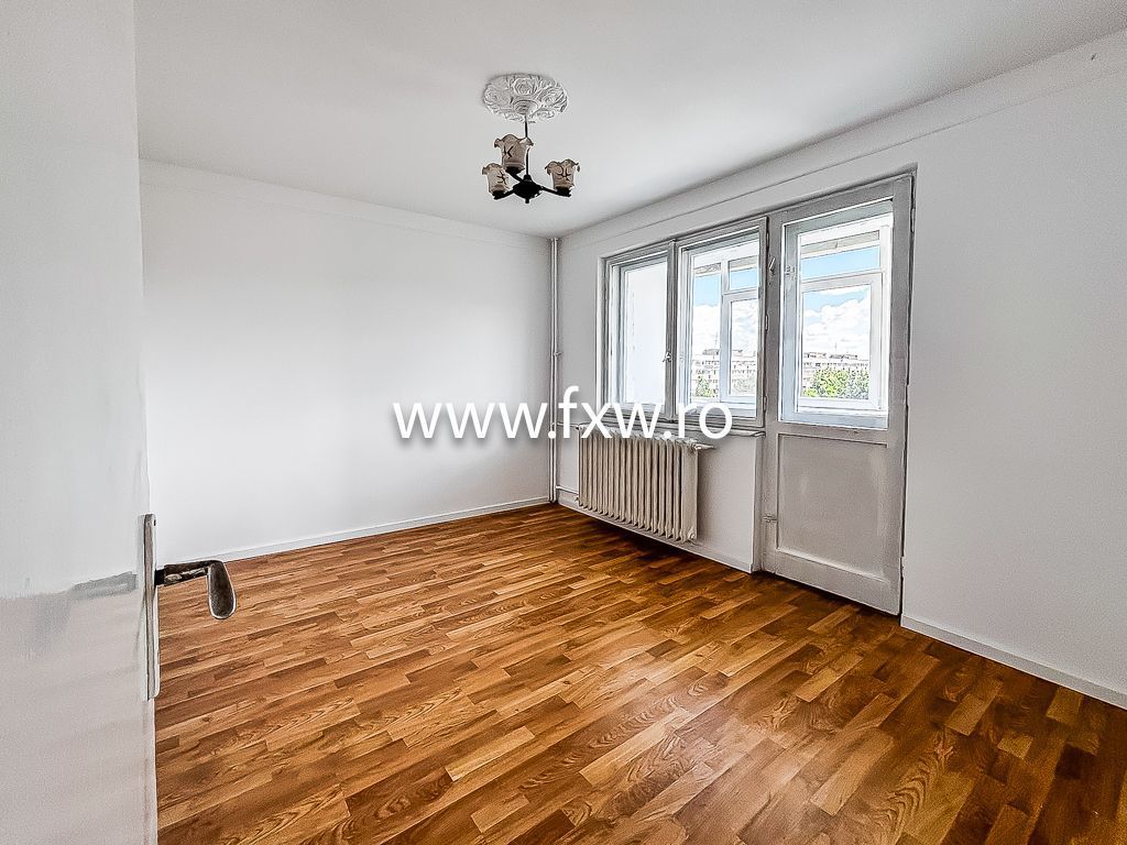 Apartament cu 3 camere, cu balcon la fiecare cameră,  zonă excelentă - Poză 2