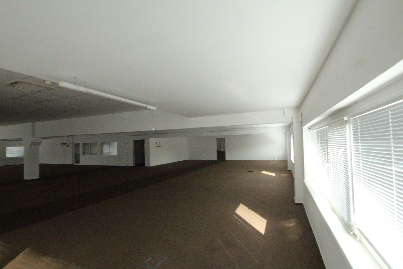 Spatii birouri/servicii - Poză 58