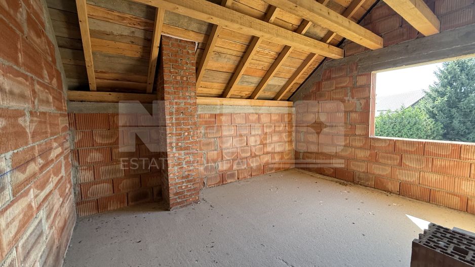 Casă de vânzare la roșu  | 220 mp | 1.200 mp teren - Poză 7