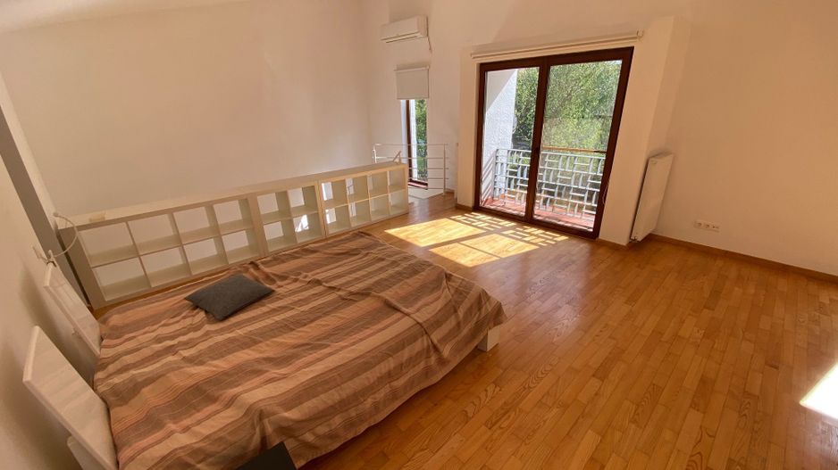 Apartament deosebit cu curte proprie si 2 locuri de parcare - Poză 12