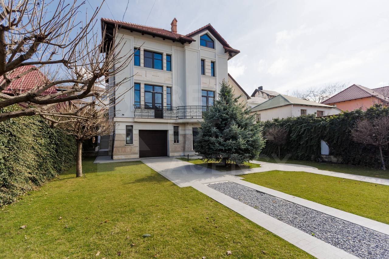 Chirie, casă, 3 nivele, strada Frumoasa, Centru - Poză 2