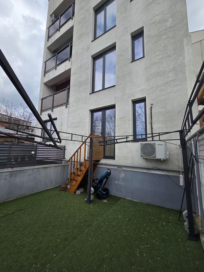 Apartament 3 camere si curte proprie - Poză 10