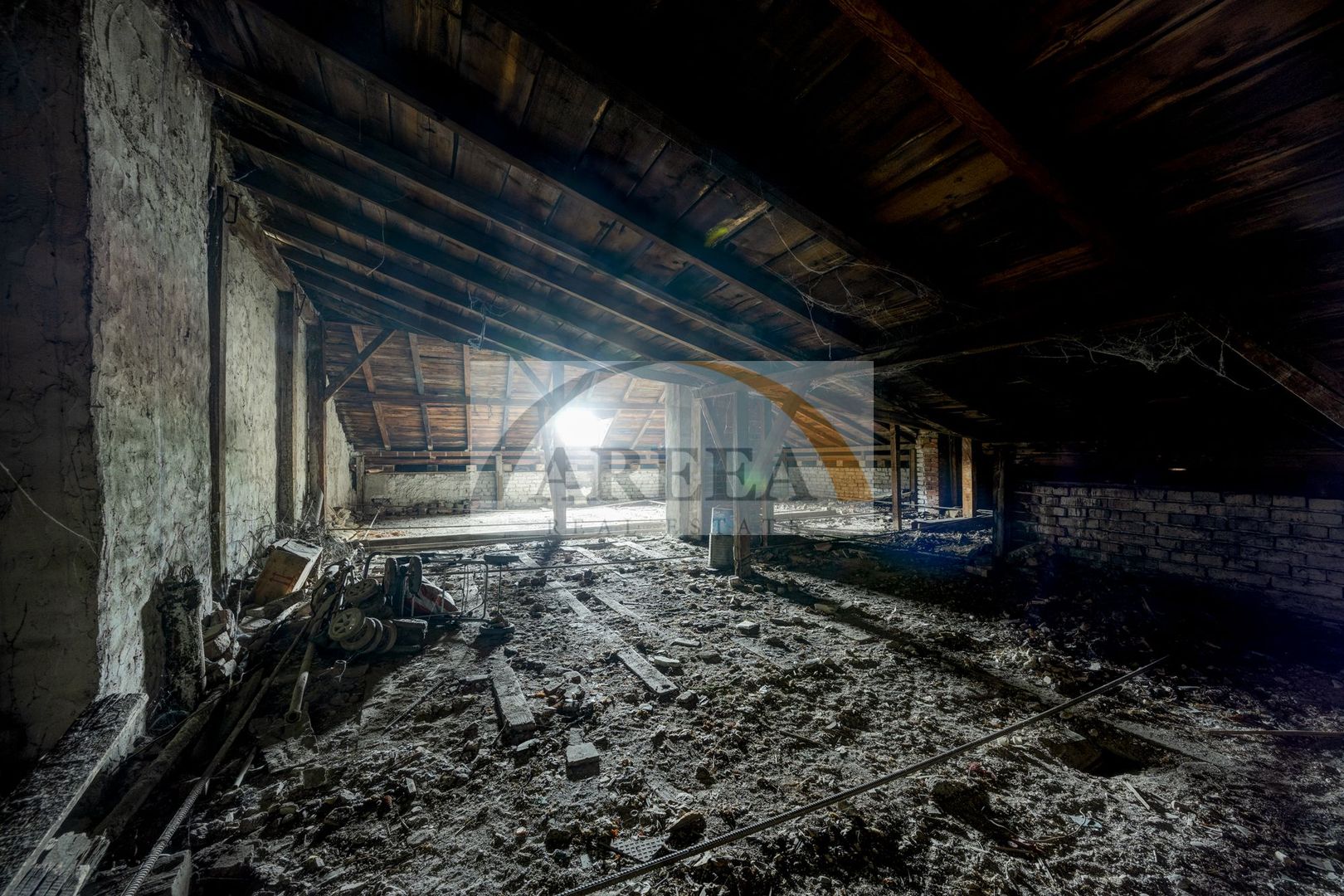 Proprietate in vila, etaj, partial renovat - Pasajul Unirii - 154 mp - Poză 28