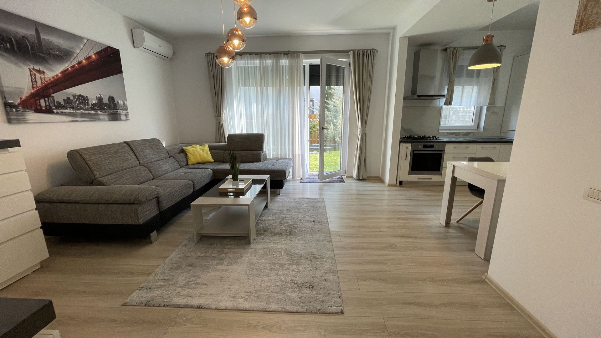 Apartament frumos cu gradina proprie,mobilat si utilat - Poză 1