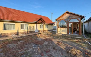 Casă pe parter, cu teren de 1.280 mp și foișor închis – Covăsânț, Arad - Poză 13