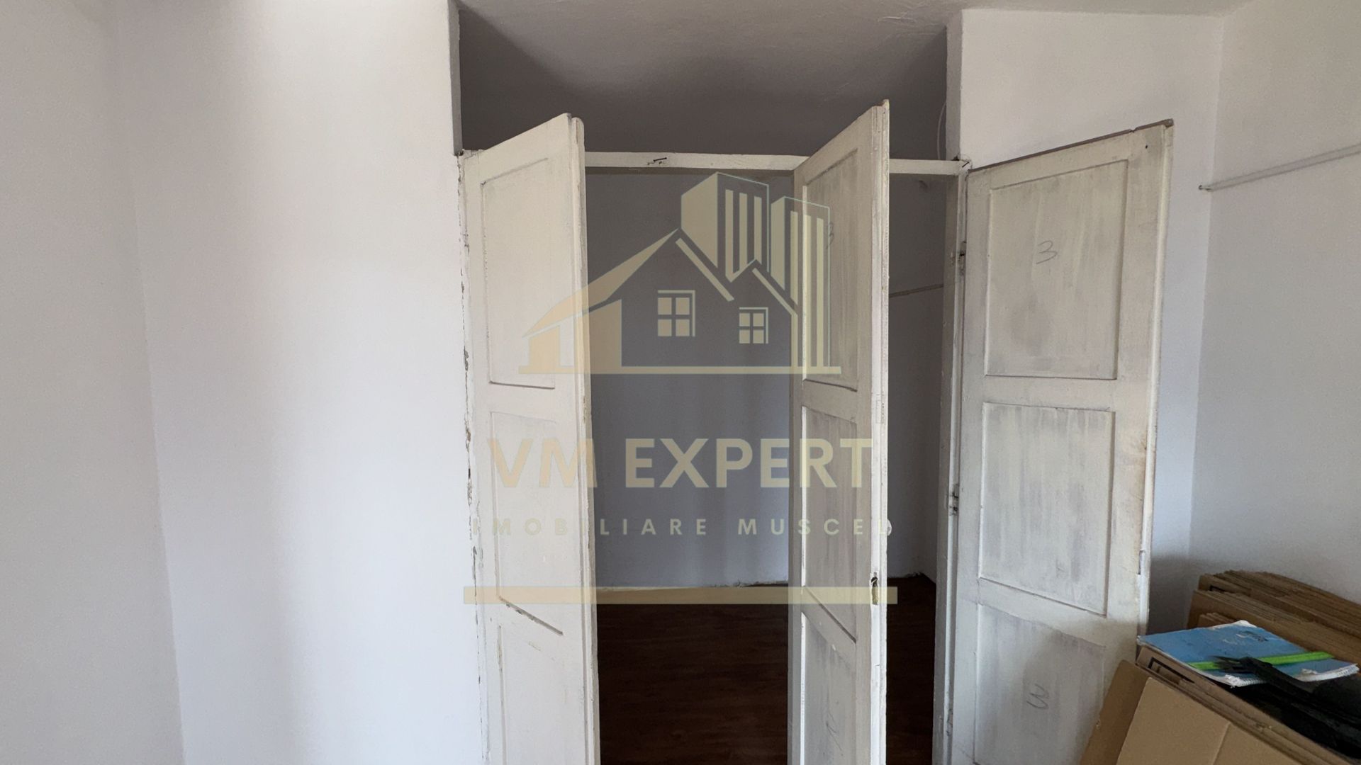 BLOC DE GARSONIERE P+4 SUPRAFAȚĂ UTILĂ 2135MP TEREN 2967 MP CĂMPULUNG - Poză 48