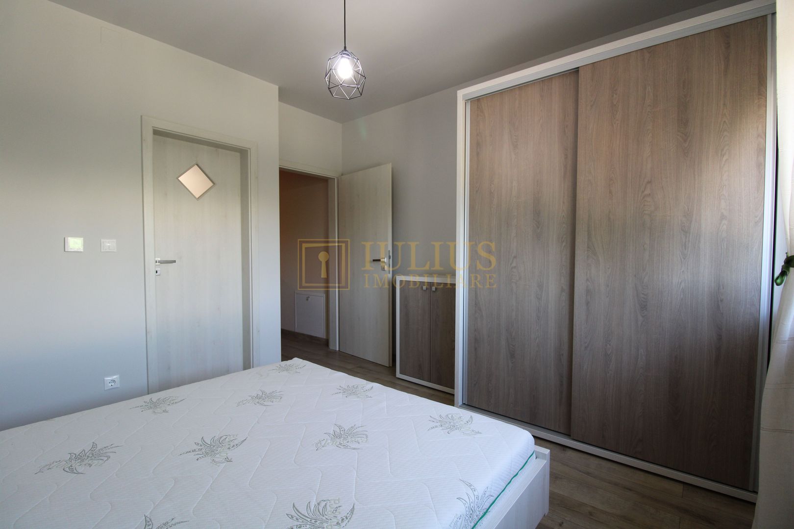 Apartament la casa, 2 camere, 2 bai, centrala proprie. - Poză 12